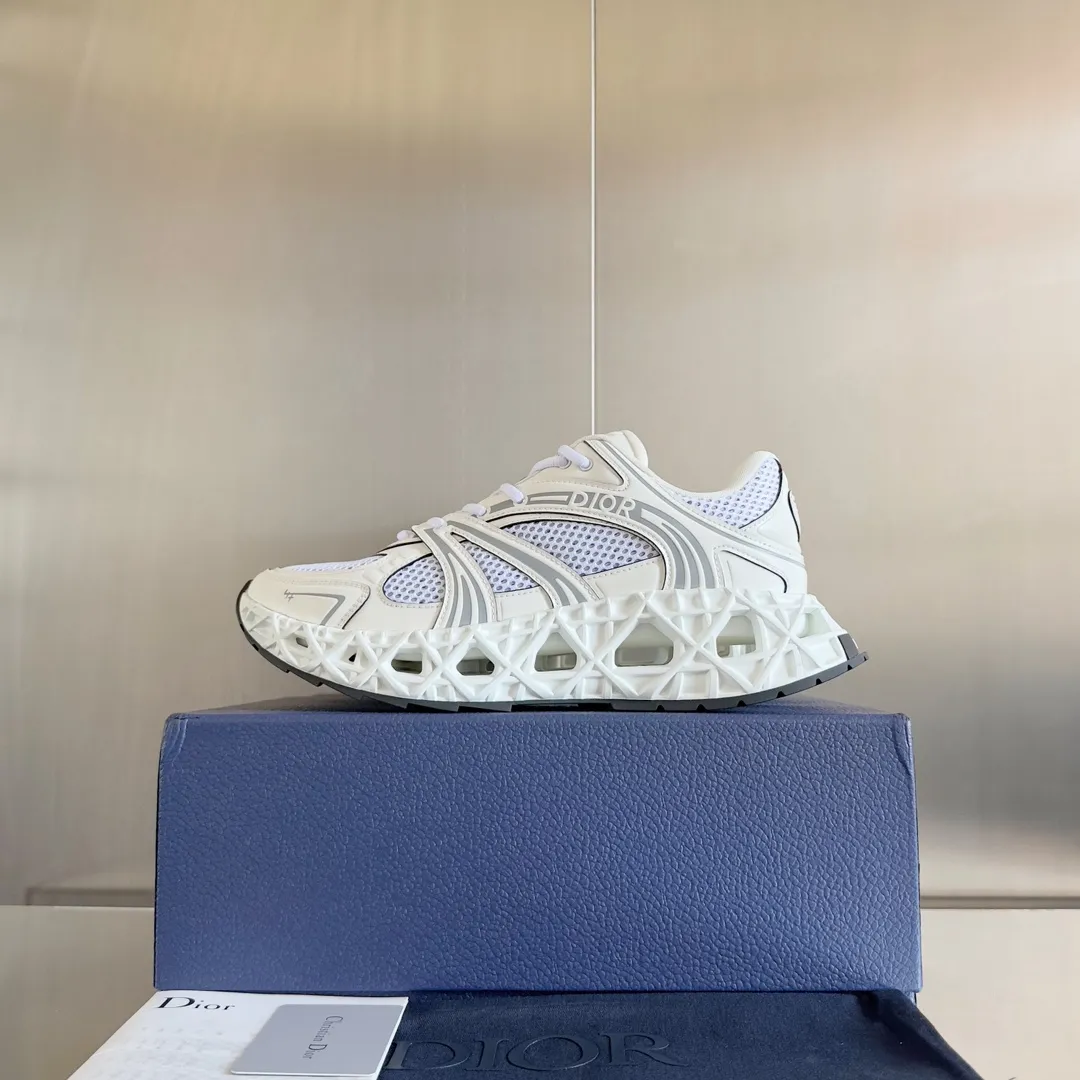【DIOR】P:800💰 Men's 39-44. (Male 45.46 custom-made) Dior kawa Dior joint 2025ss casual sports shoes‼ ️ Reinterpret running shoes with dior’s haute couture style. b35 is made of fine-textured leather and mesh fabric materials. It can be worn in all seasons, is comfortable and breathable, and has many lines on the shoe body to outline details. It has a full retro three-dimensional feel and can create a casual look all year round!
